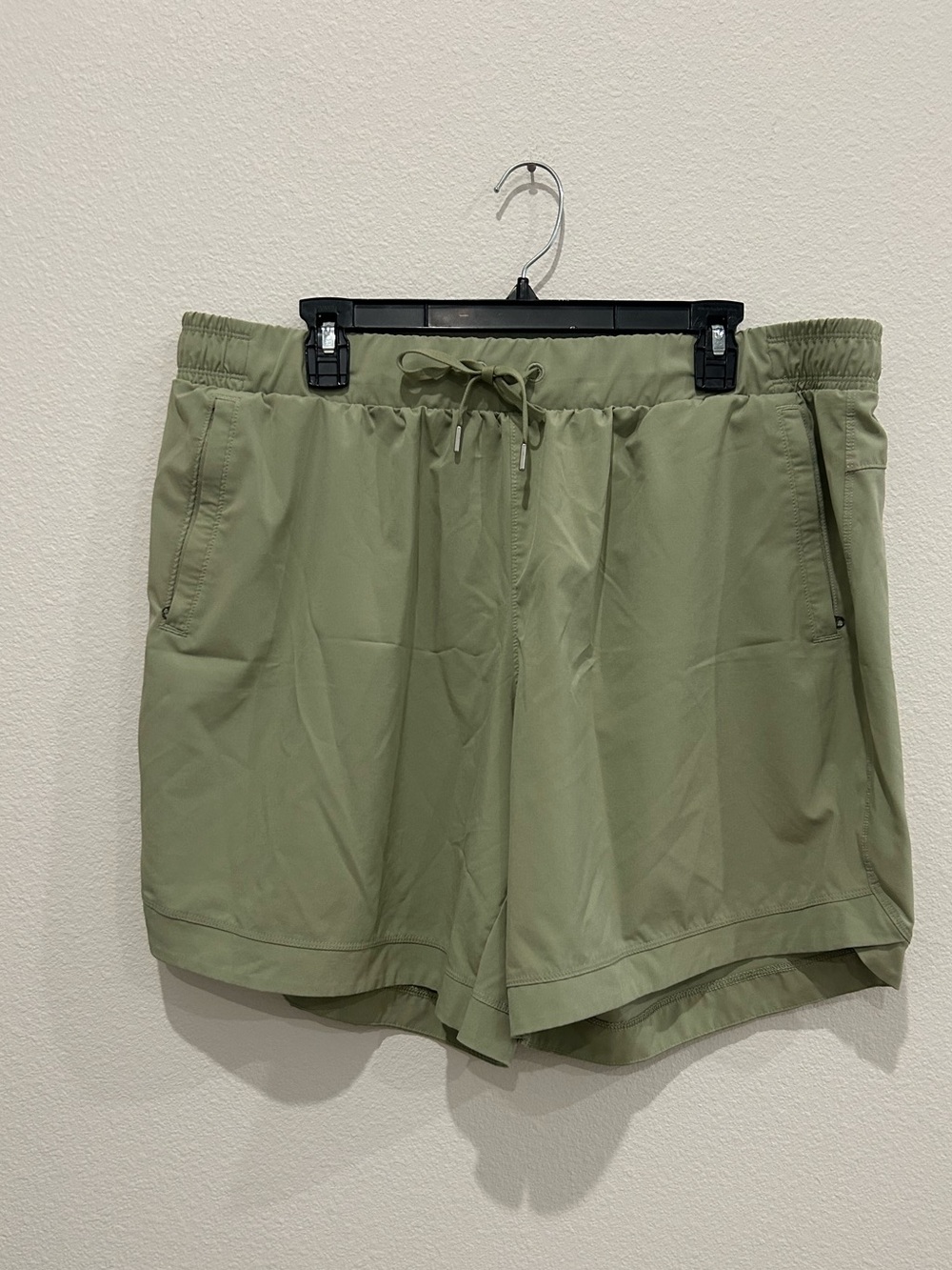 Calia sage Green Athletic Drawstring Women’s Shorts with pockets